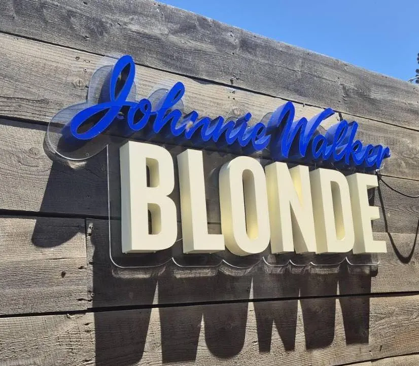 Johnnie Walker Blonde — Illuminated lettering